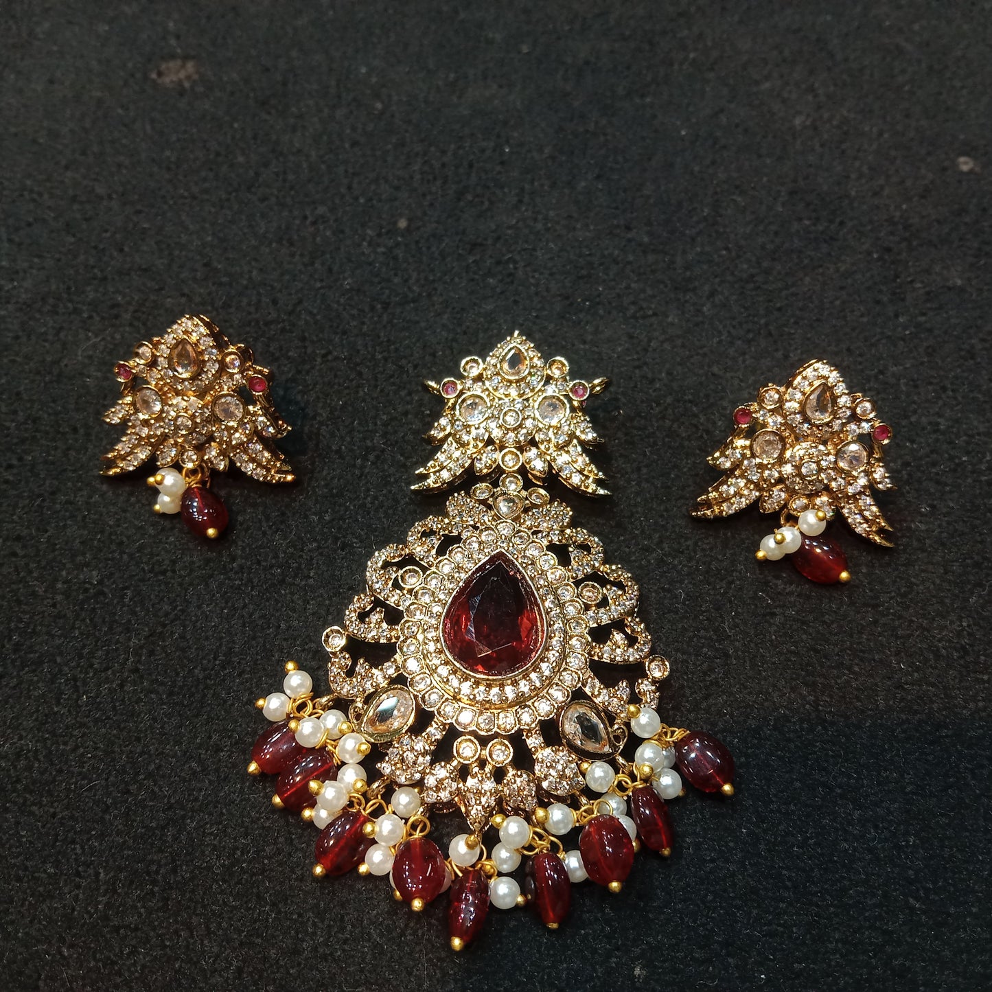Victorian quality pendant set with earring maroon colour