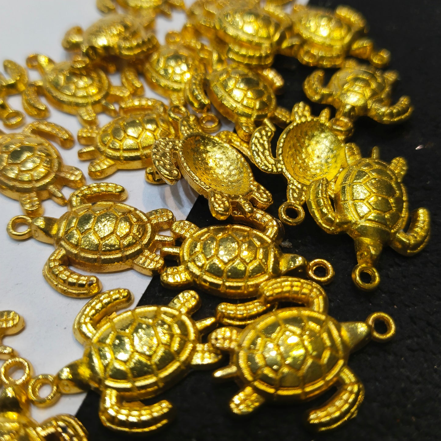 Imitated gold-plated turtle charms 20mm 1 pkt 60 pcs.