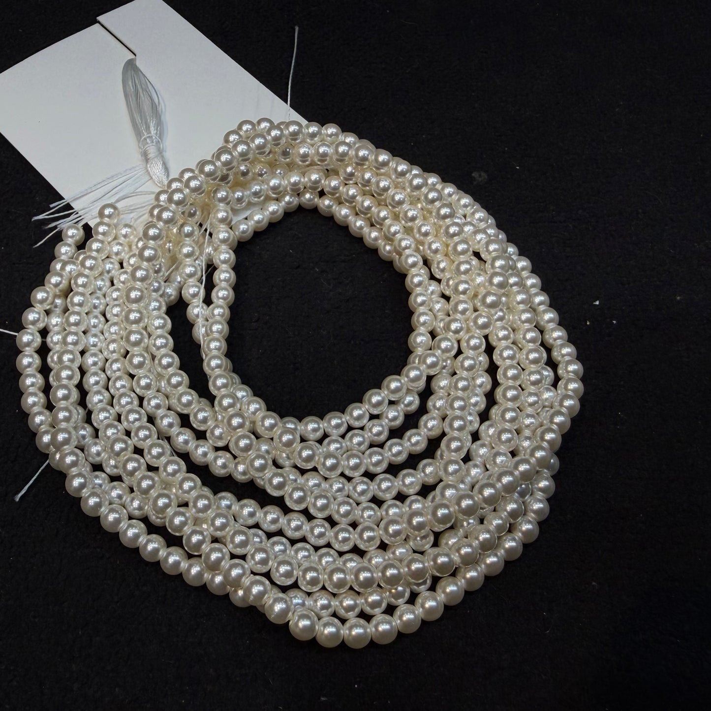 Metallic off white colour high quality round shape pearl beads 1 string.
