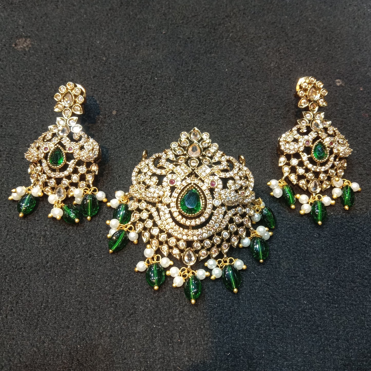 Victorian quality pendant set with earring green colour