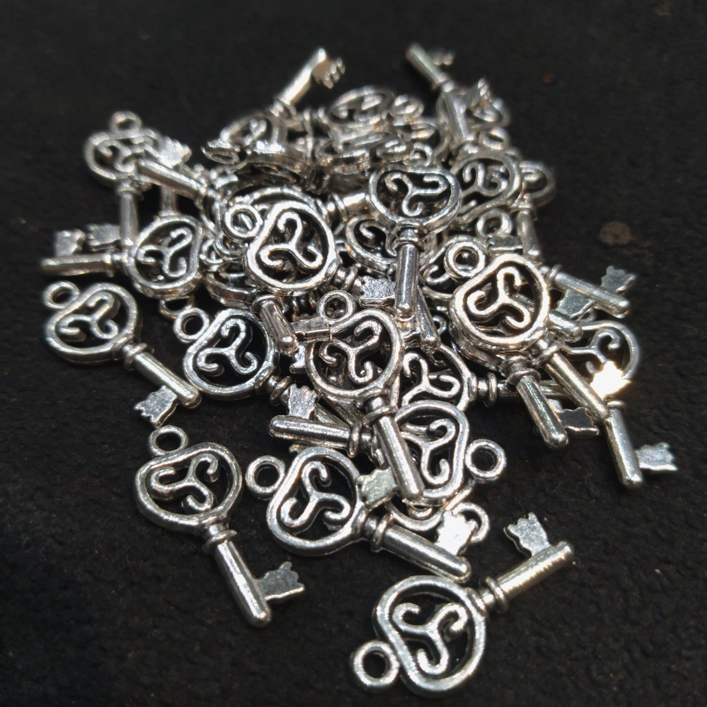 Triskelion key silver oxidized metals 16mm 1 pkt 60 pcs.