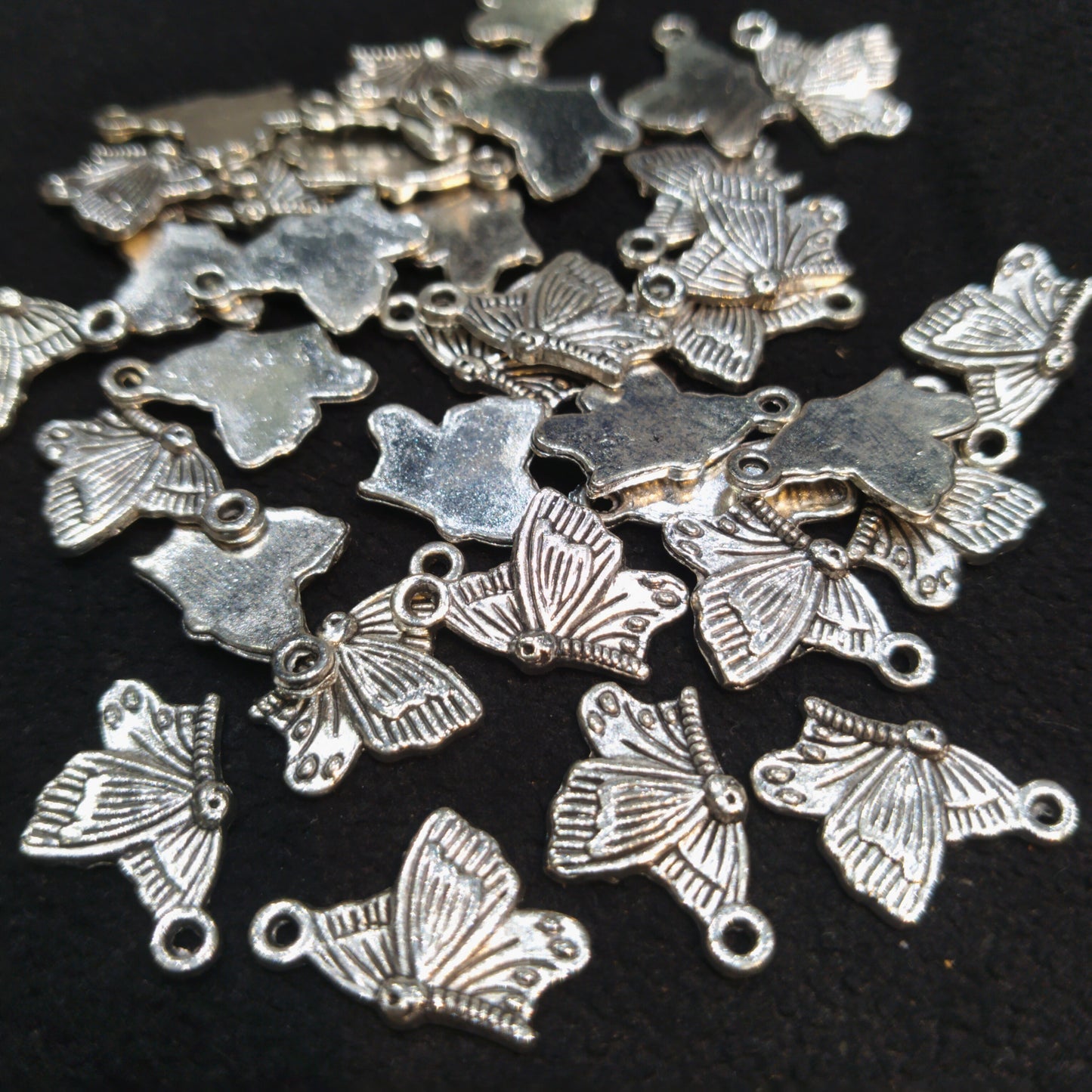 Dorsal fin silver oxidized charms 16mm 1 pkt 60 pcs.