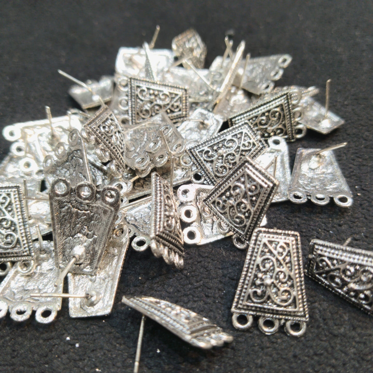 Silver oxidized flat tapered trapezoid metal 20mm 10 pairs.