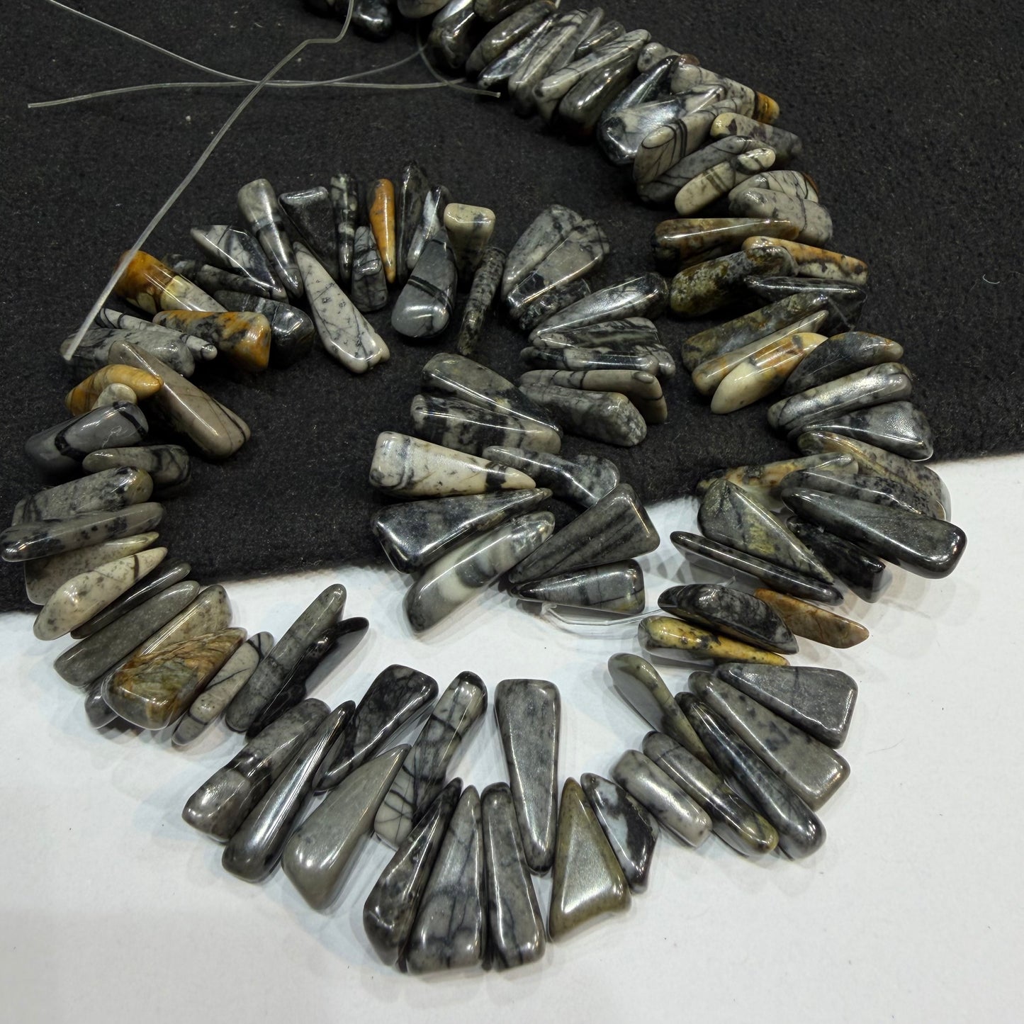 Serpentine Uncut Stones Beads 1 String