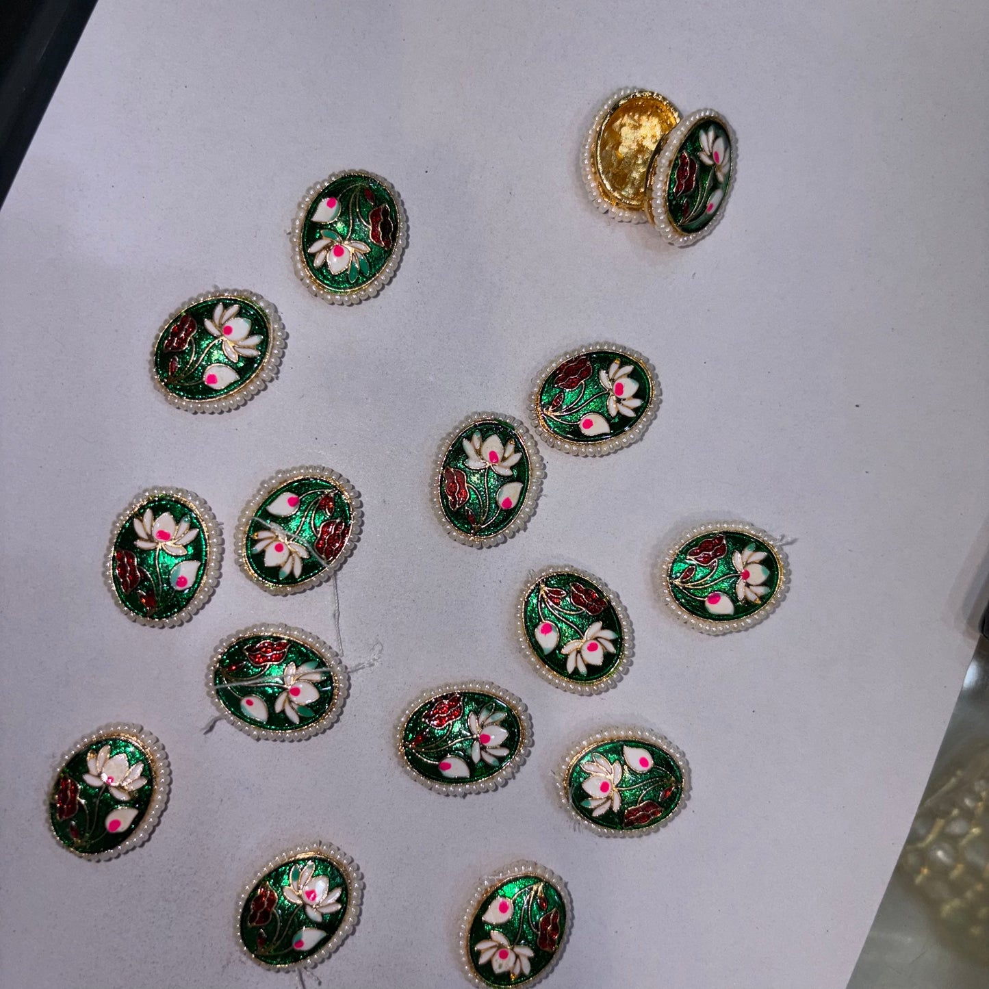 High quality meenakari Kundan 16mm 1 pkt 20 pcs.