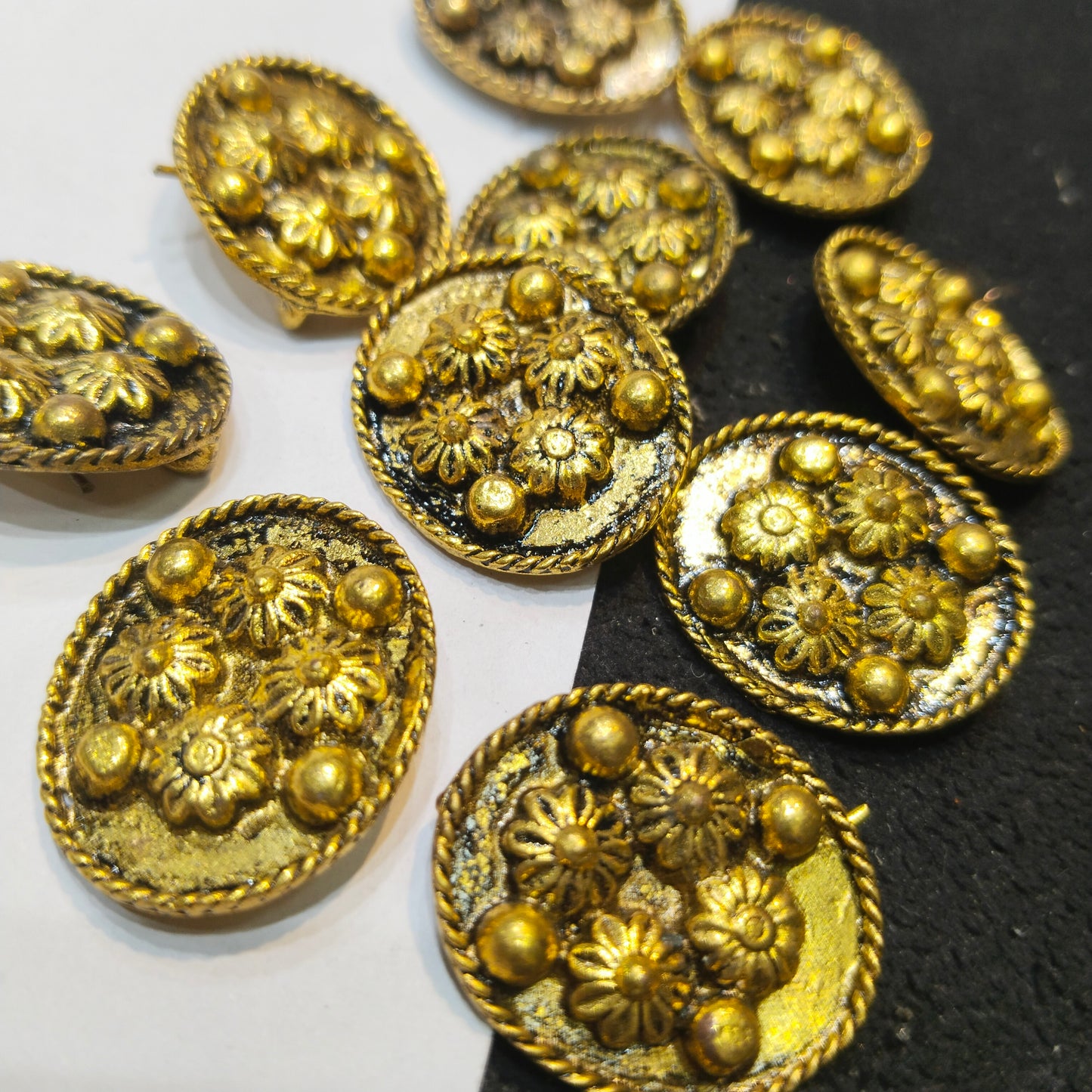 Antique gold-plated oval floral earrings 22mm 10 pairs.