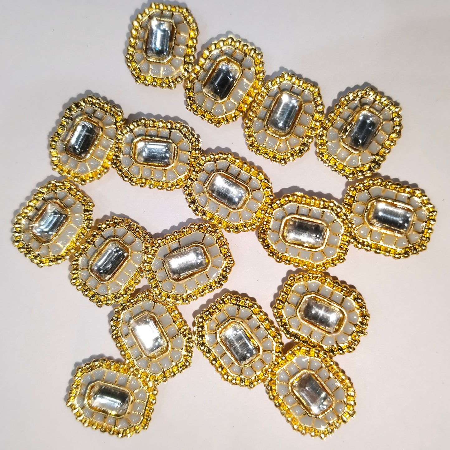 High quality Kundan pendants 12mm 1 pkt 20 pcs.