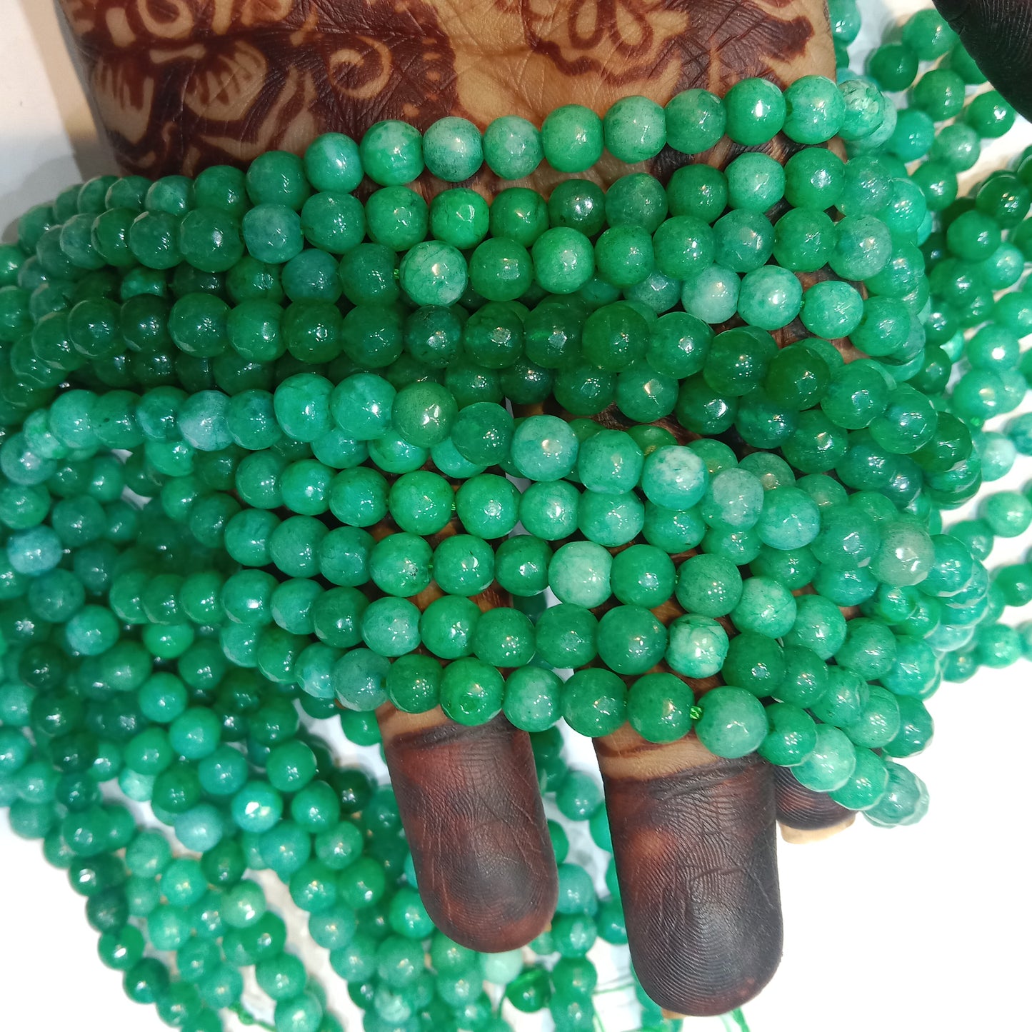 Vibrant emerald green round agate Stones Beads 1 string 6mm