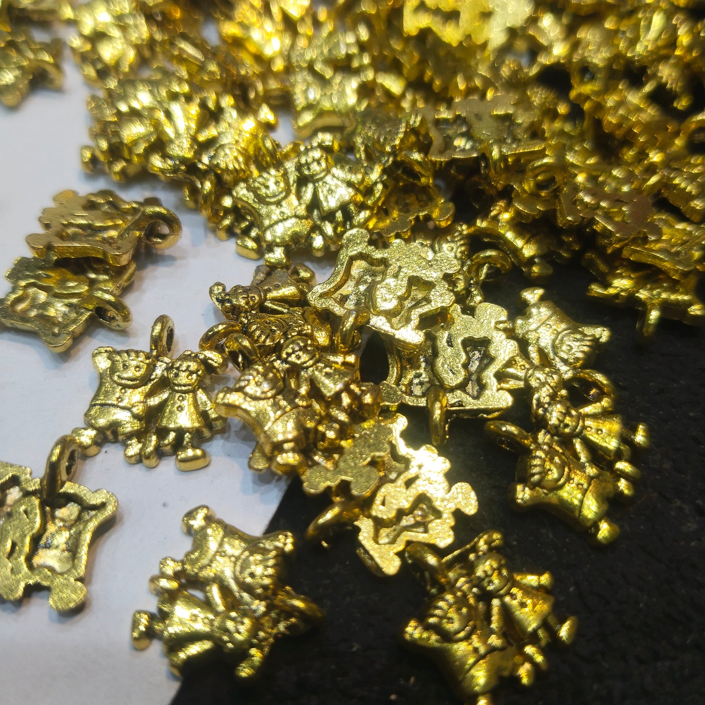 Fancy gold-plated couples charm 14mm 1 pkt 60 pcs.