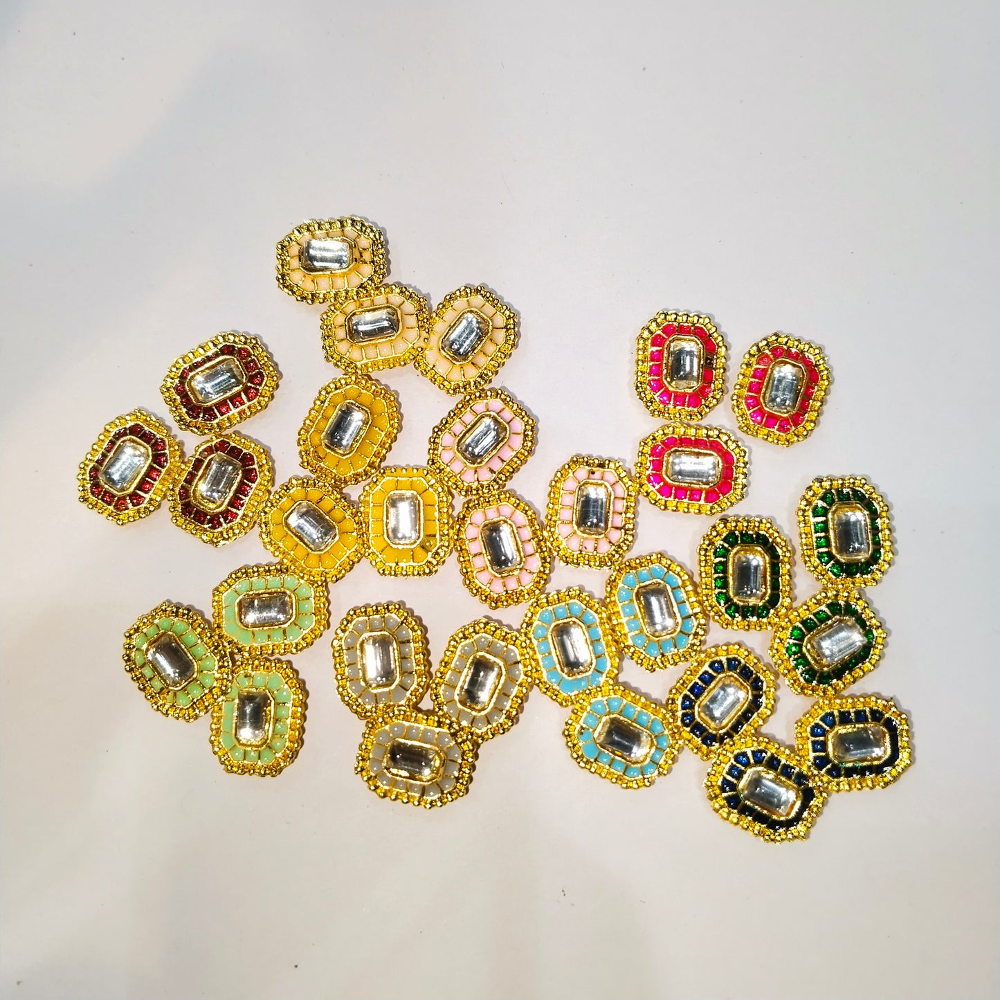 High quality Kundan pendants 12mm 1 pkt 20 pcs.